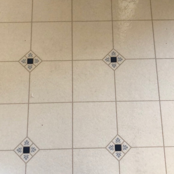 Meet your Posher, Edith - Picture 1 of 1